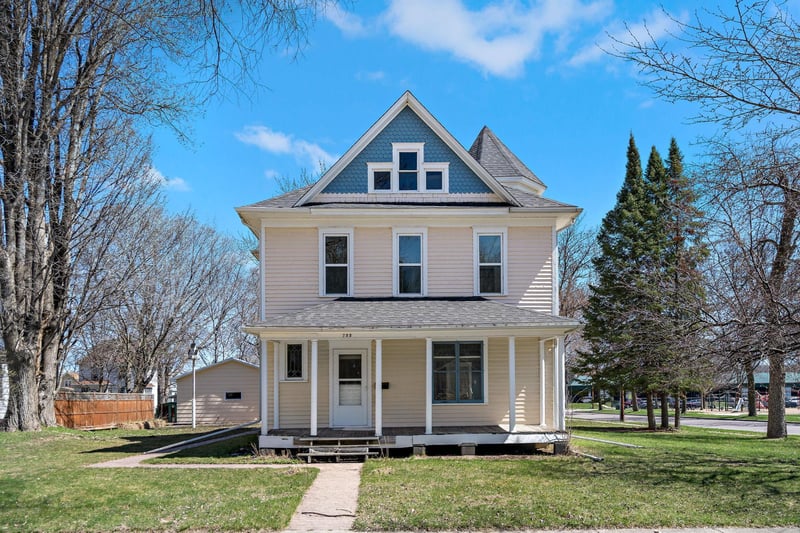 723 3rd St SW, Willmar, MN 56201