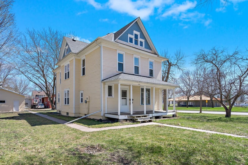 723 3rd St SW, Willmar, MN 56201