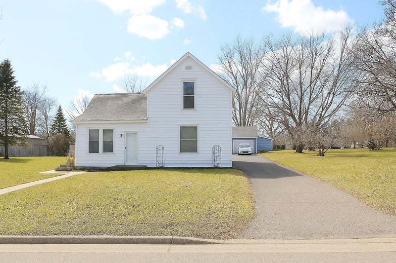 211 4th St SW, Staples, MN 56479