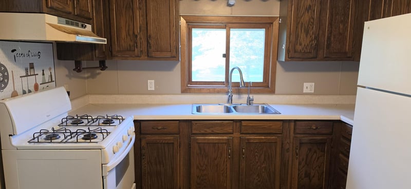 211 4th St SW, Staples, MN 56479