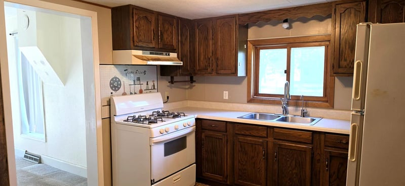 211 4th St SW, Staples, MN 56479