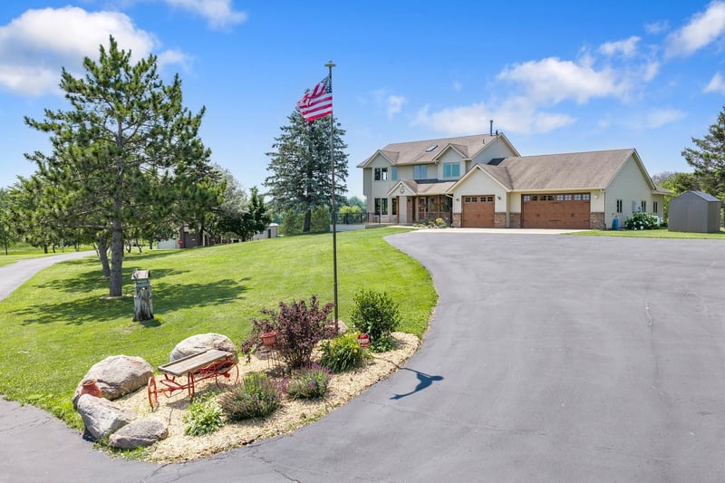 5875 Meadowlark Ln, Prior Lake, MN 55372