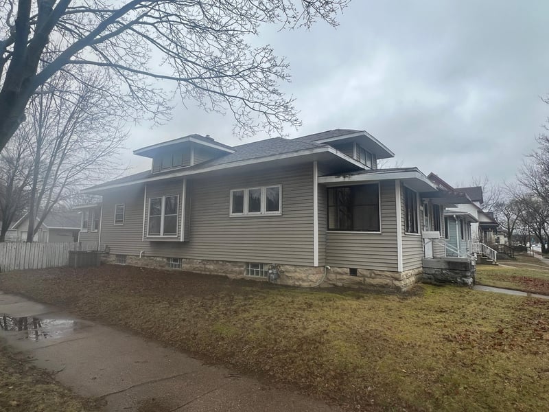1334 Jackson St, La Crosse, WI 54601