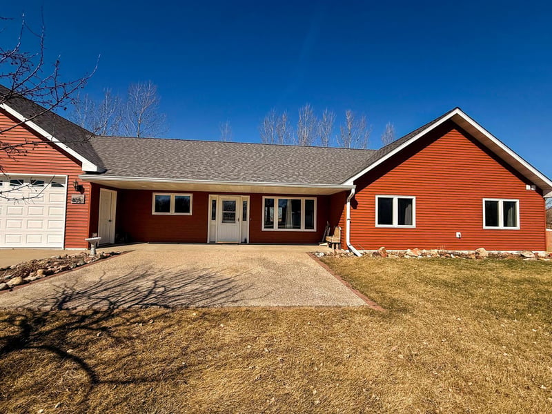 405 Garfield Ln, Lake Park, MN 56554