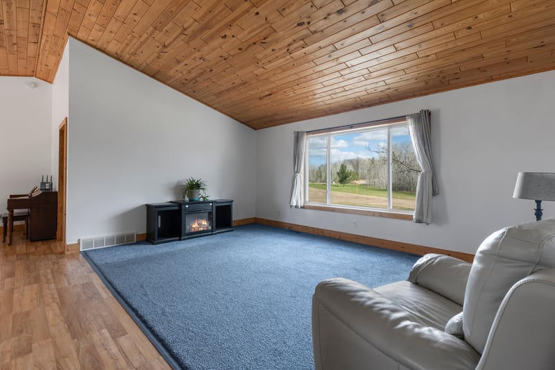 5795 Bluestem Ln SW, Motley, MN 56466