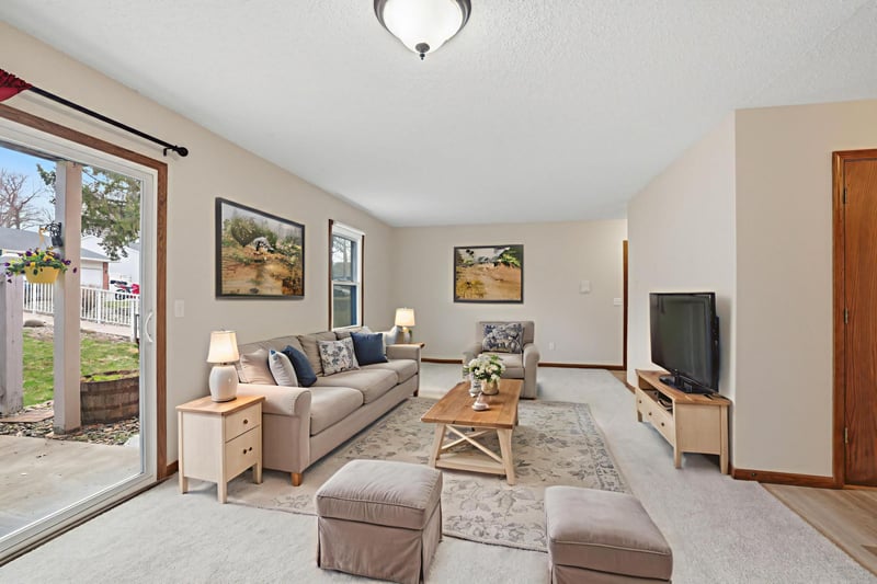 6333 Alderwood Cir #B, Woodbury, MN 55125