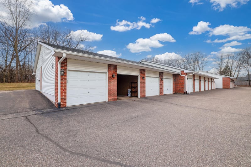 6333 Alderwood Cir #B, Woodbury, MN 55125