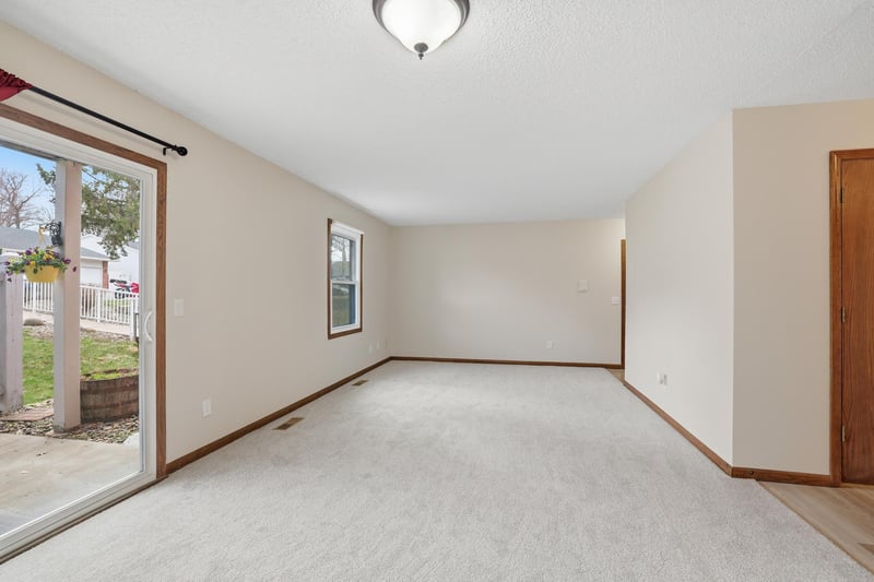 6333 Alderwood Cir #B, Woodbury, MN 55125
