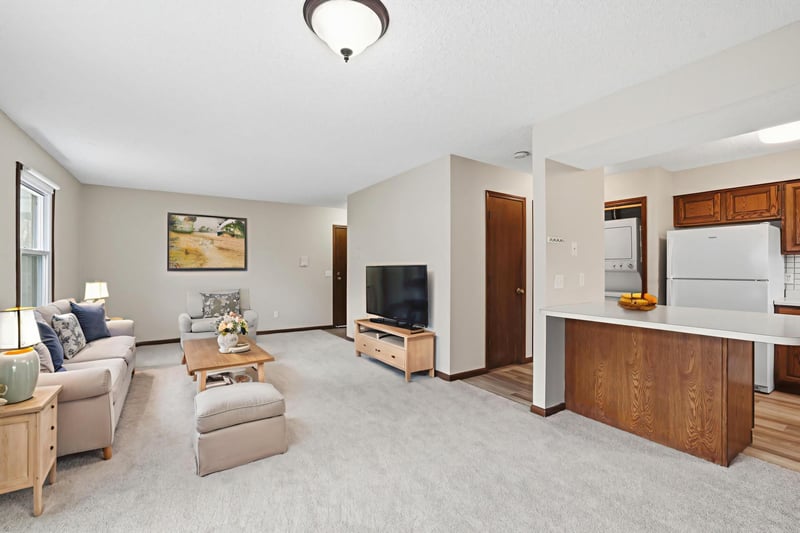 6333 Alderwood Cir #B, Woodbury, MN 55125