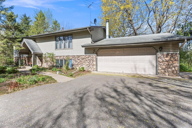 28508 Jocelyn Ave, Chisago City, MN 55013