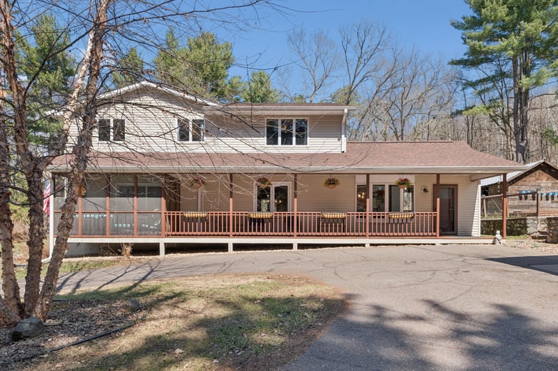 1636 River Rd, Saint Croix Falls, WI 54024