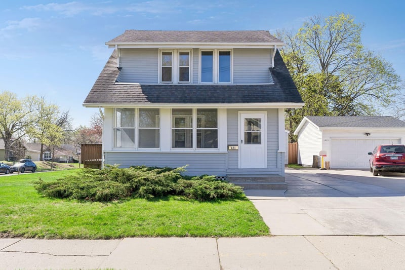 221 E 48th St, Minneapolis, MN 55419