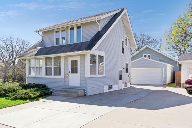 221 E 48th St, Minneapolis, MN 55419