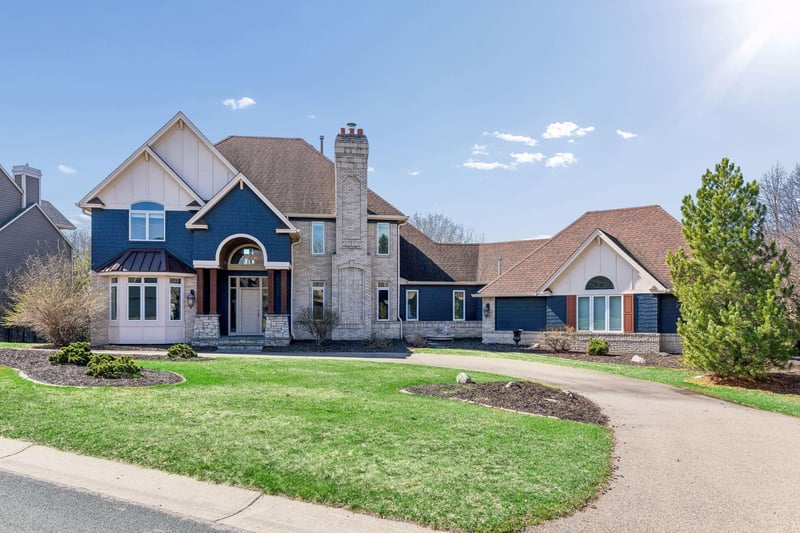 3820 Hunters Overlook Ln, Eagan, MN 55123