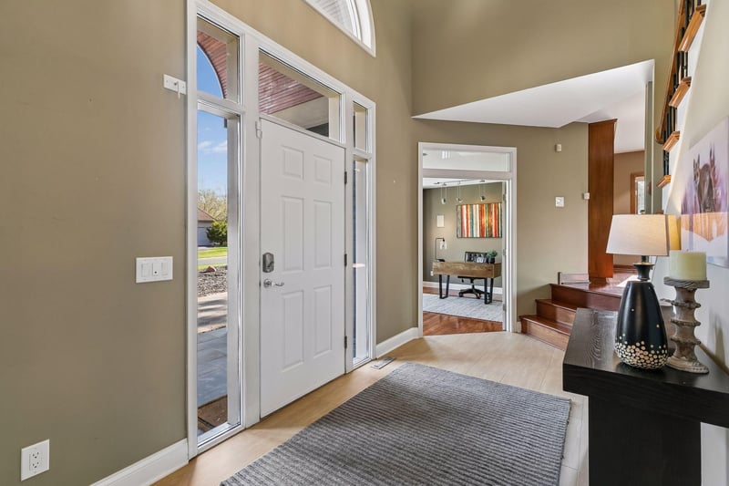 3820 Hunters Overlook Ln, Eagan, MN 55123