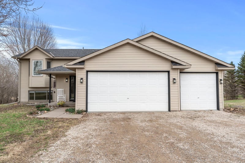 46645 Acacia Trl, Stanchfield, MN 55080