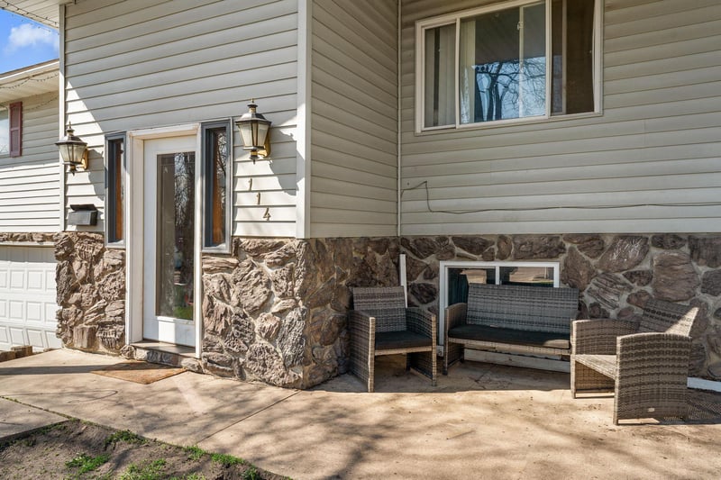 114 6th Ave NW, Waseca, MN 56093