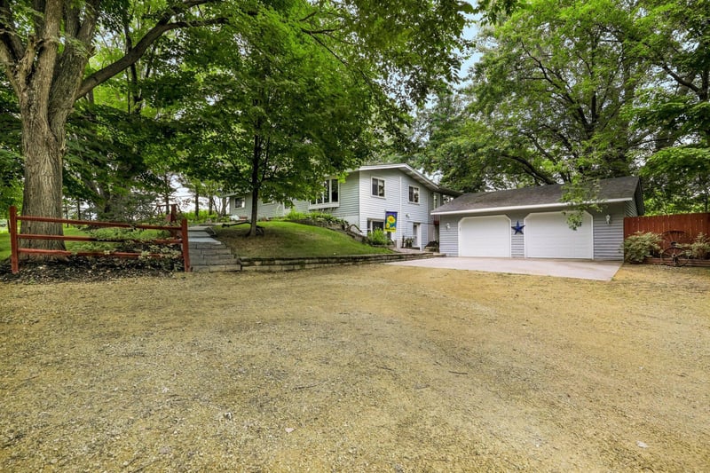 6680 S Robert Trl, Inver Grove Heights, MN 55077