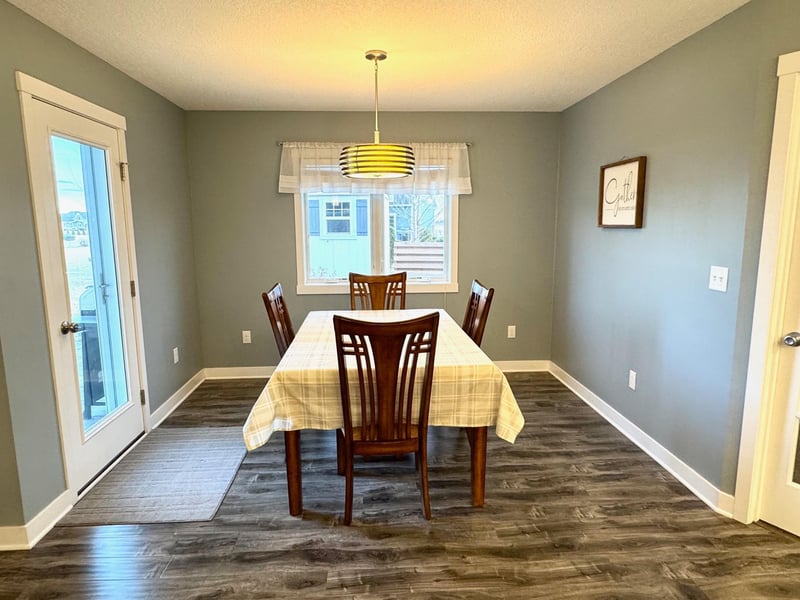 204 11th St SW, Roseau, MN 56751