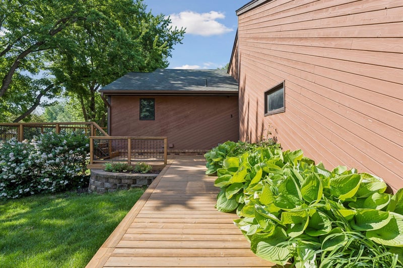 332 Brooks Ave E, Little Canada, MN 55117