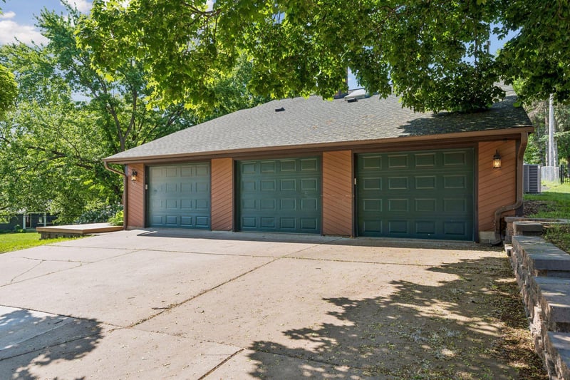 332 Brooks Ave E, Little Canada, MN 55117