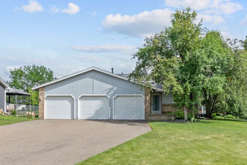 14655 Greenridge Ln, Burnsville, MN 55306