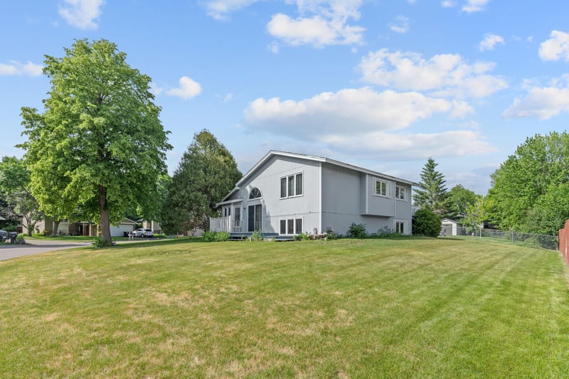 14655 Greenridge Ln, Burnsville, MN 55306