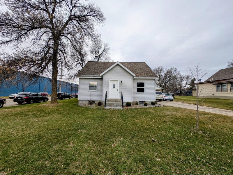 311 3rd Ave NW, Perham, MN 56573