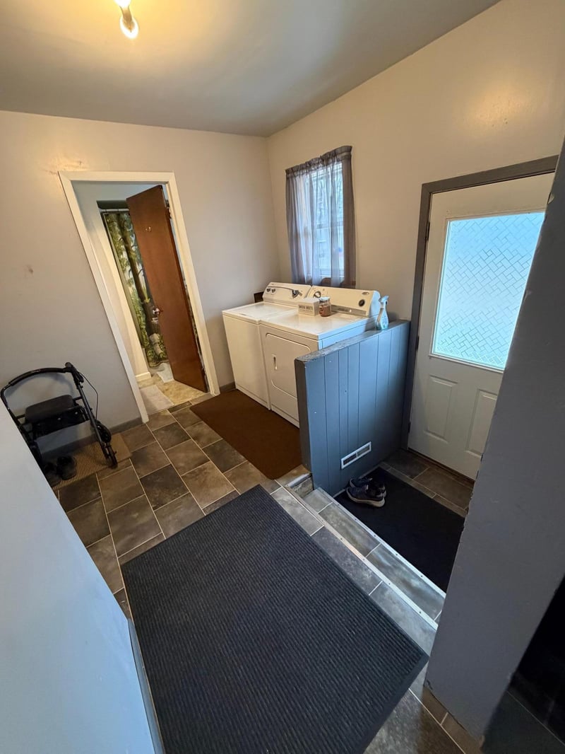 305 Harding St S, Karlstad, MN 56732