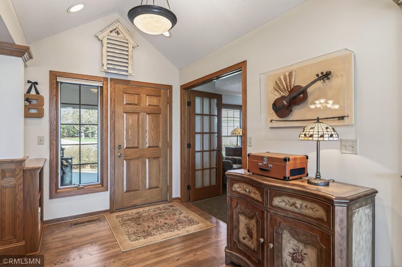 3304 Nathaniel Ct, Vadnais Heights, MN 55127