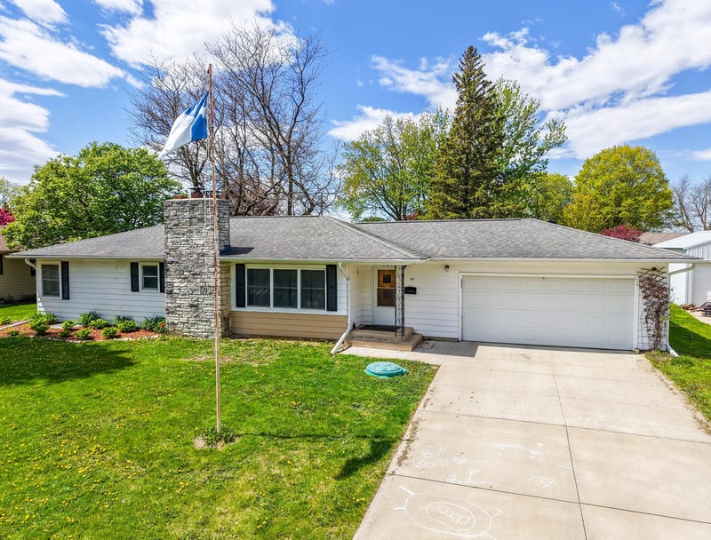 301 5th Ave Nw, Dodge Center, MN 55927