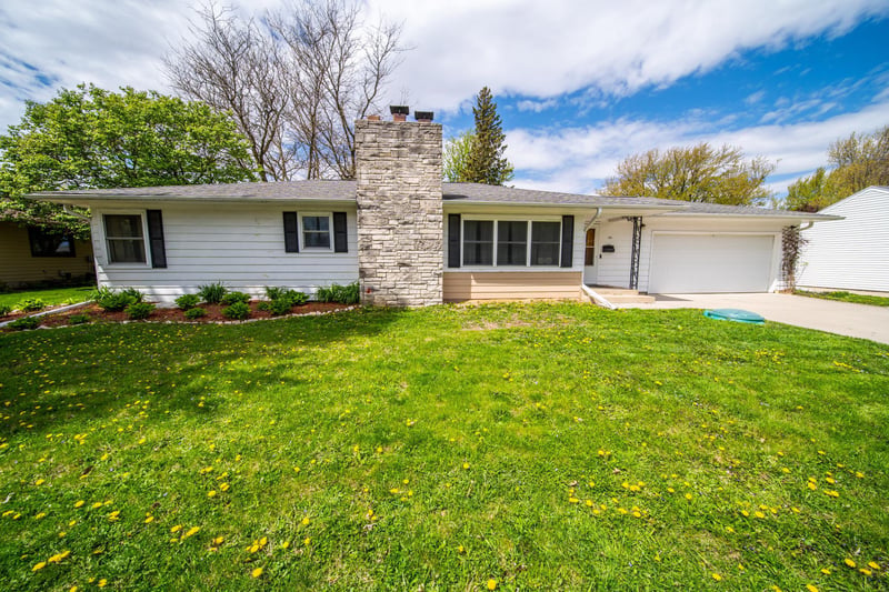 301 5th Ave Nw, Dodge Center, MN 55927