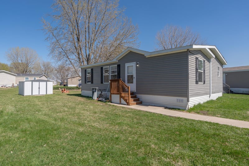 923 Hamlet Cir, Lakeville, MN 55044