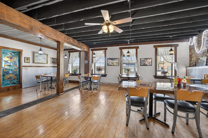 201 N Main St, Alma, WI 54610