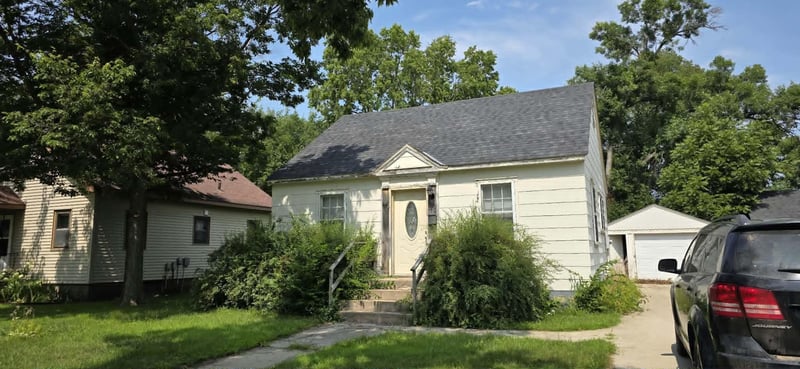 122 W 5th St, Litchfield, MN 55355