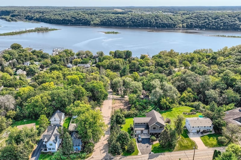 1824 1st St N, Stillwater, MN 55082