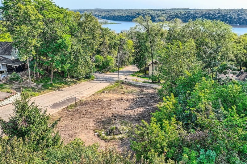 1824 1st St N, Stillwater, MN 55082
