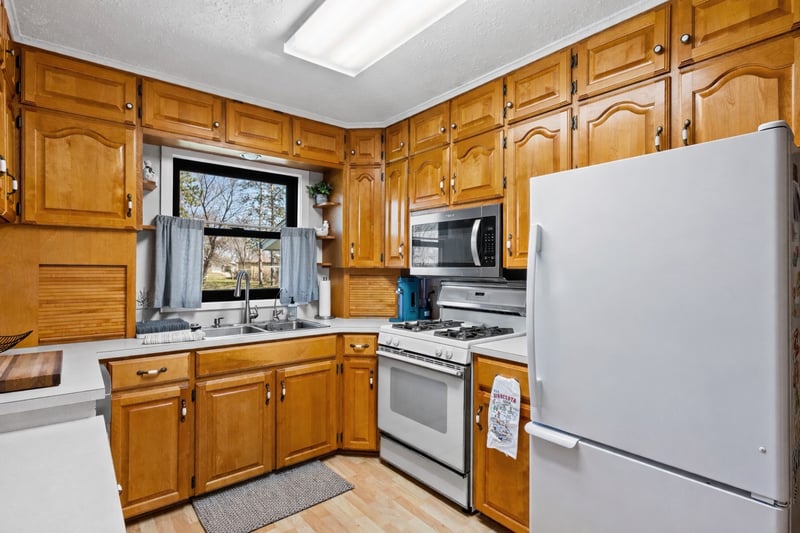 534 Lake Shore Dr, Sauk Centre, MN 56378