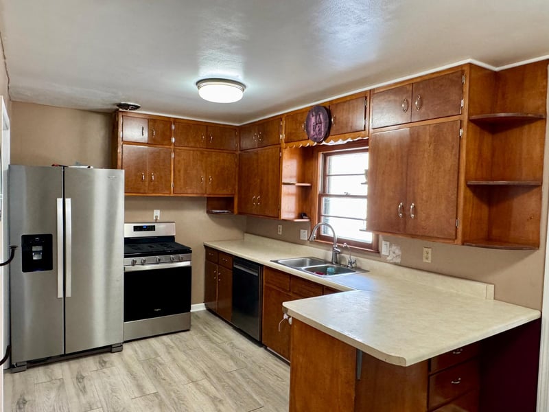905 W Chestnut Ave, Olivia, MN 56277