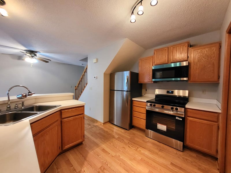 1850 Donegal Dr #4, Woodbury, MN 55125