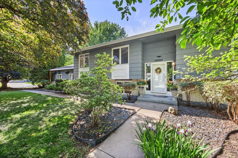 18885 Valley View Rd, Eden Prairie, MN 55346
