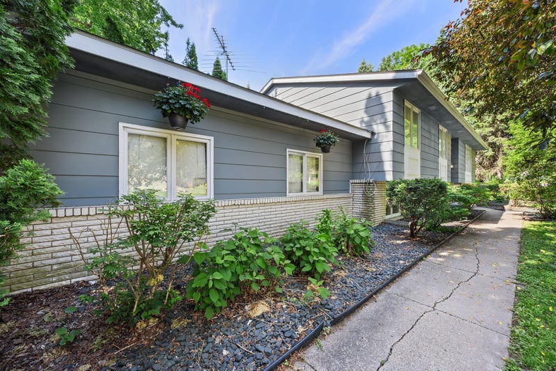 18885 Valley View Rd, Eden Prairie, MN 55346