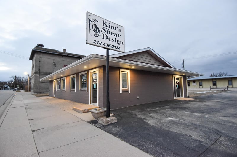 103 Mckinley Ave W, Karlstad, MN 56732