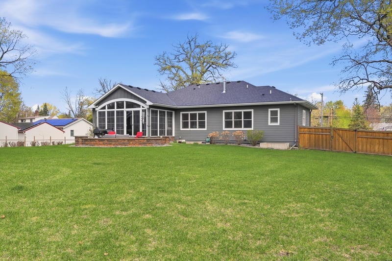 5735 Main St W, Maple Plain, MN 55359
