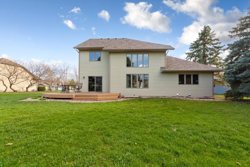 1526 Castle Dr, North Mankato, MN 56003