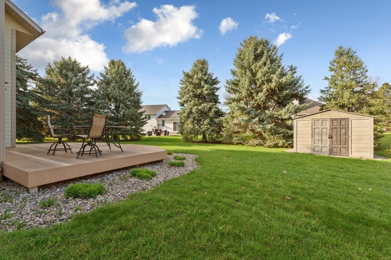 1526 Castle Dr, North Mankato, MN 56003