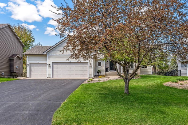 11239 Apennine Way, Inver Grove Heights, MN 55077