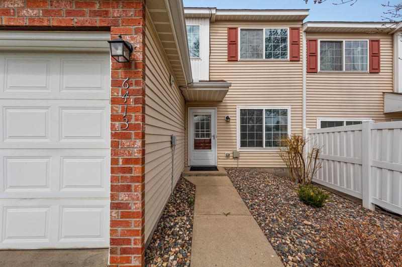 6413 158th St W, Apple Valley, MN 55124