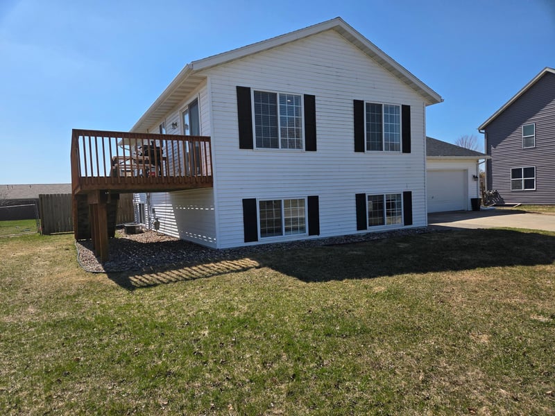 520 Elliot Dr SE, Grand Meadow, MN 55936