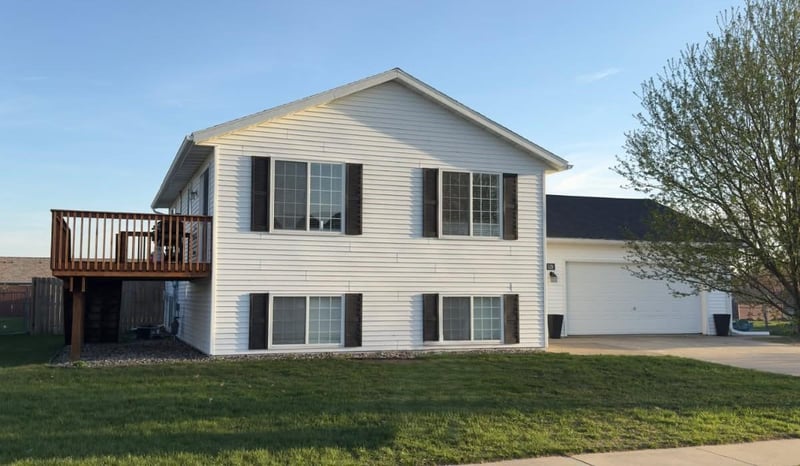 520 Elliot Dr SE, Grand Meadow, MN 55936